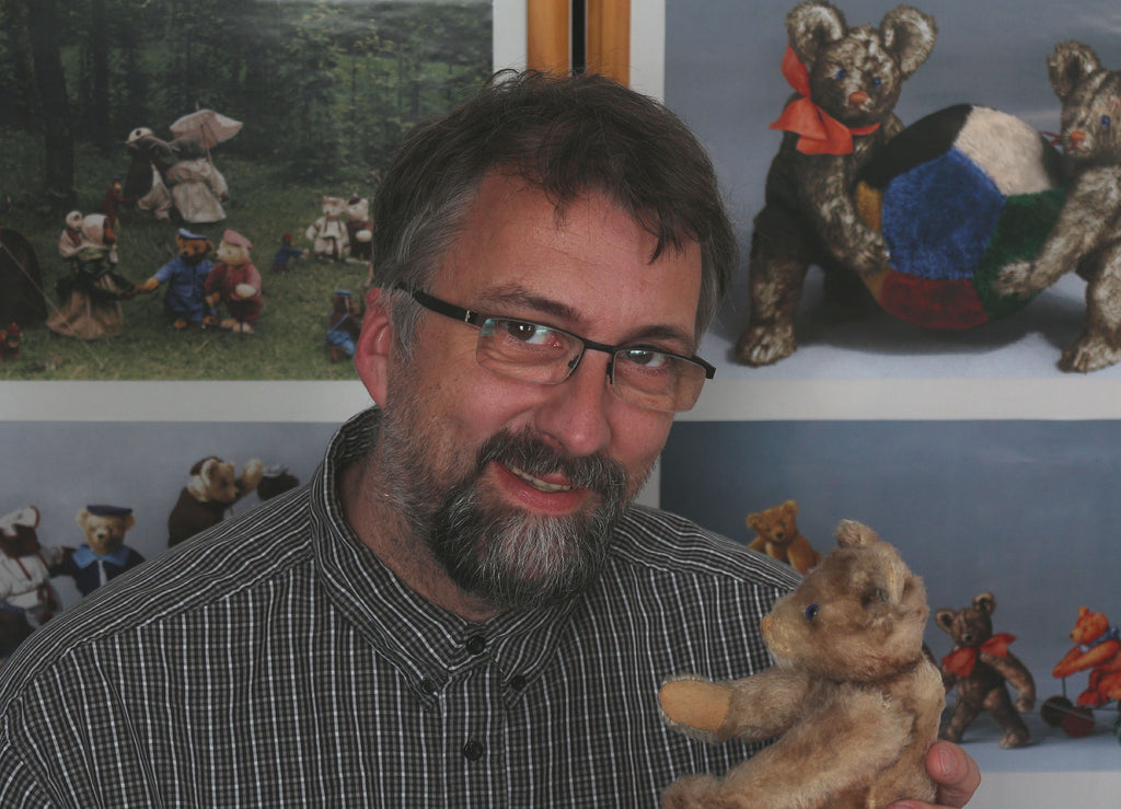 Daniel Hentschel. Antique Bear Collector