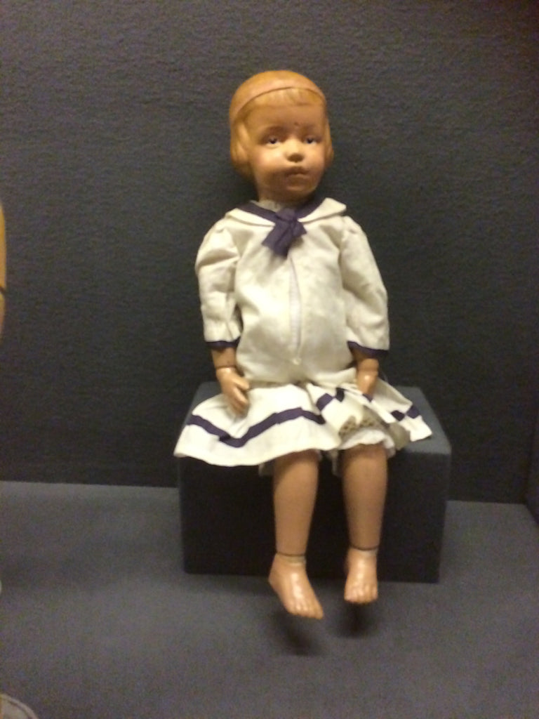 Suzy Vincent. Antique Doll Collector