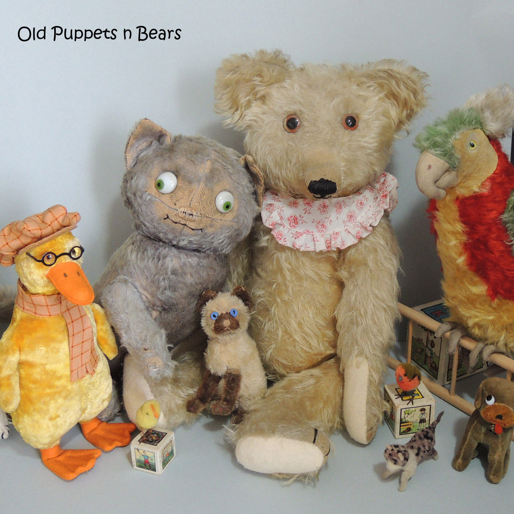 Karin Houben Old Puppets and Bears. Antique Bear Collector